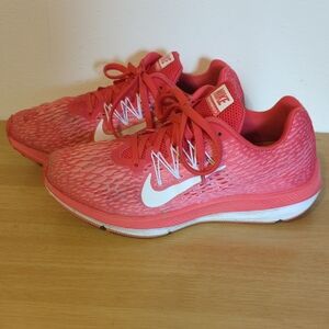 Nike Women's Athletic Shoes in Pink and White